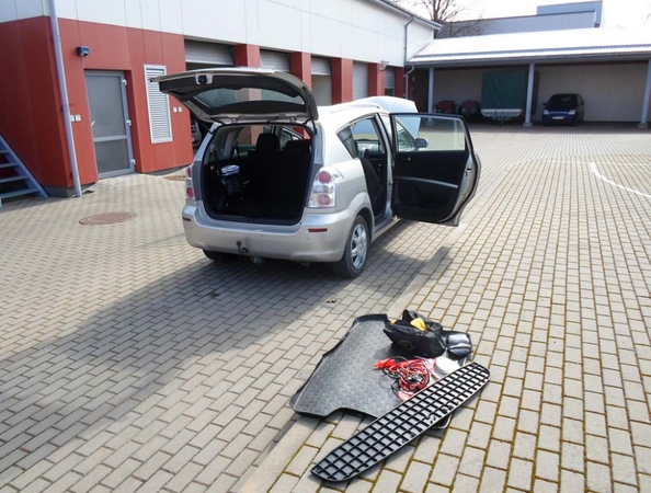 Pasieniečiams įkliuvo Ispanijoje registruotas įtartinas automobilis