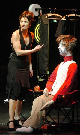 Lietuvių teatro komedija „Laukinė moteris“ švenčia 10 metų scenoje