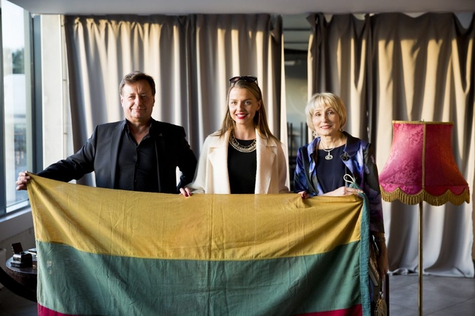 Į istorinio filmo tęsinio pristatymą susirinko gausus būrys žinomų žmonių