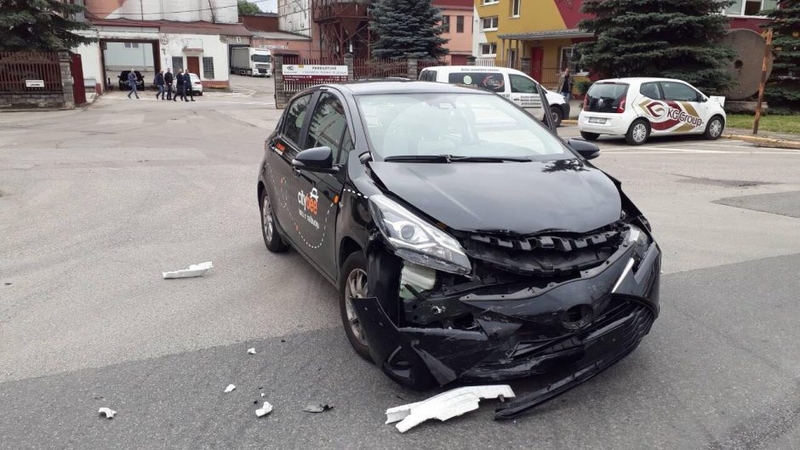 Į avariją Kaune vėl pateko „City Bee“: ligoninėje atsidūrė moteris