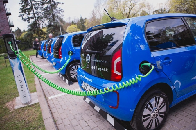 Vilniuje startavo dalijimosi elektromobiliais paslauga