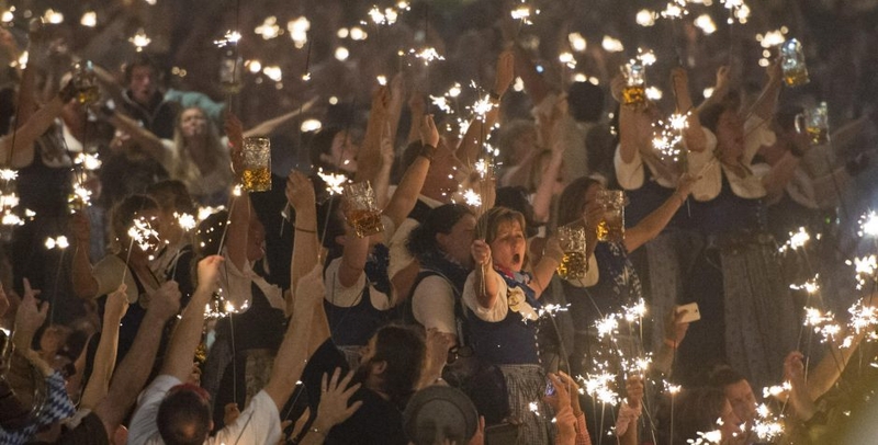 Vokietijoje „Oktoberfest“  gatvės festivalio metu išgerta milijonai litrų alaus