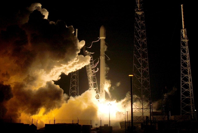 Raketos „SpaceX“ nusileidimas atveria naujas duris į kosmosą