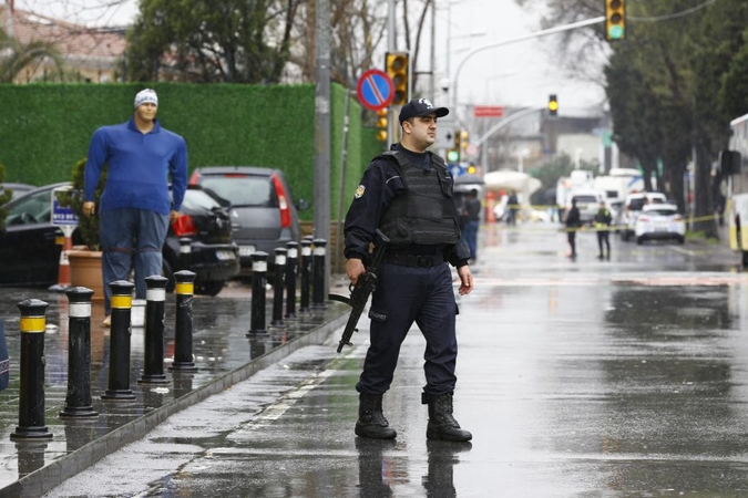 Stambule policija nušovė dvi jos būstinę atakavusias moteris