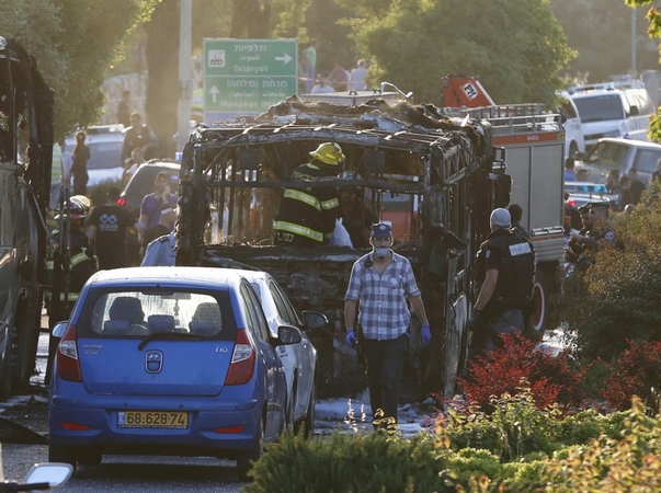 Autobusą Jeruzalėje sunaikino sprogusi bomba