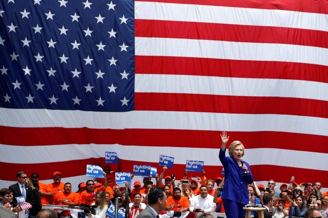 H. Clinton užsitikrino vietą dvikovoje su D. Trumpu