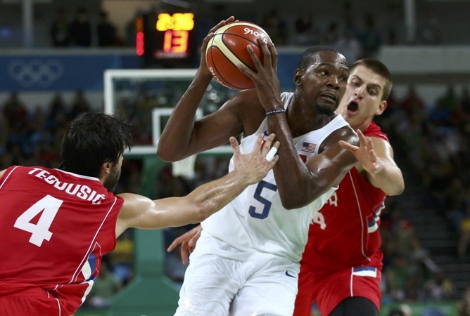 Olimpiados favoritai JAV krepšininkai privertė pasiduoti ir serbus