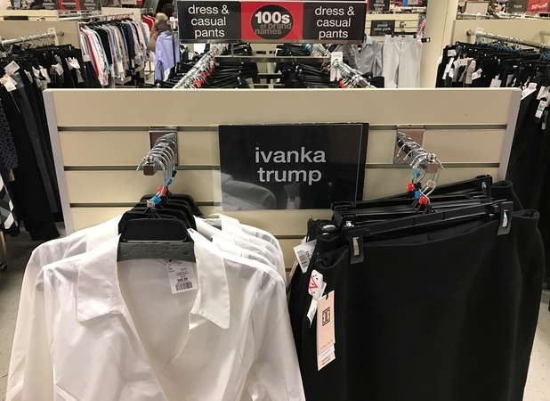 „Nordstrom“ atsisakė prekiauti I. Trump drabužiais