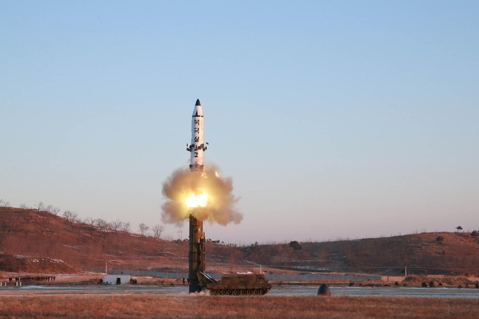 Ekspertai: Šiaurės Korėjos raketos bandymas žymi ir technologinę pažangą 