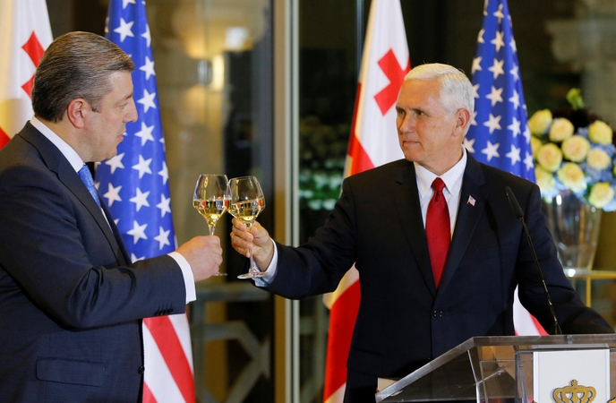 M. Pence'as Tbilisyje pasmerkė dalies Gruzijos teritorijos okupaciją
