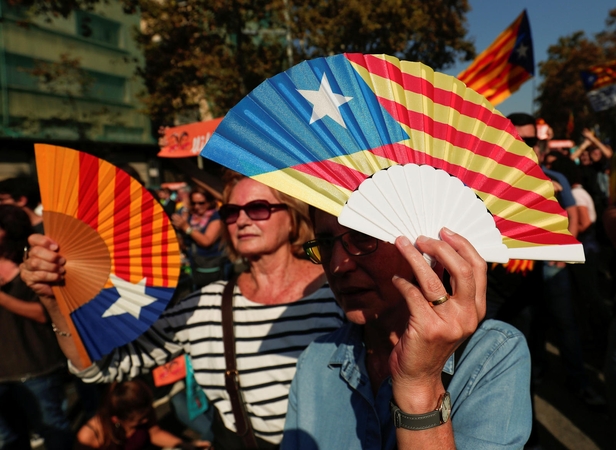 Prie Katalonijos parlamento susirinko demonstrantai