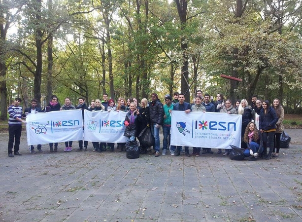 Kaune studijuojantys užsienio studentai gyvina Ąžuolyno skverą