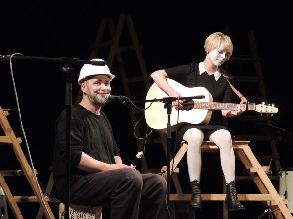 „Keistuolių teatras“ žada premjerų laviną