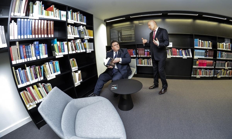 Nacionalinėje bibliotekoje inauguruota „Diplomatijos lentyna“