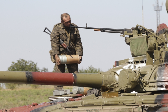 Ukraina: pajėgos negavo įsakymo nutraukti ugnį, prasidėjus taikos deryboms