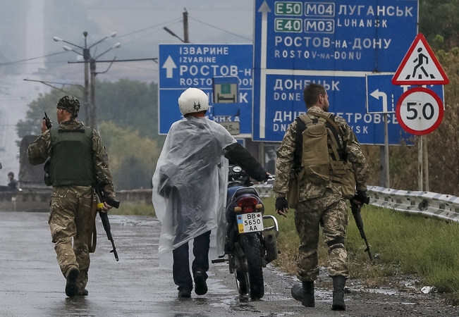 Dėl Minsko susitarimų nesilaikymo Kijevas ir Maskva kaltina vienas kitą