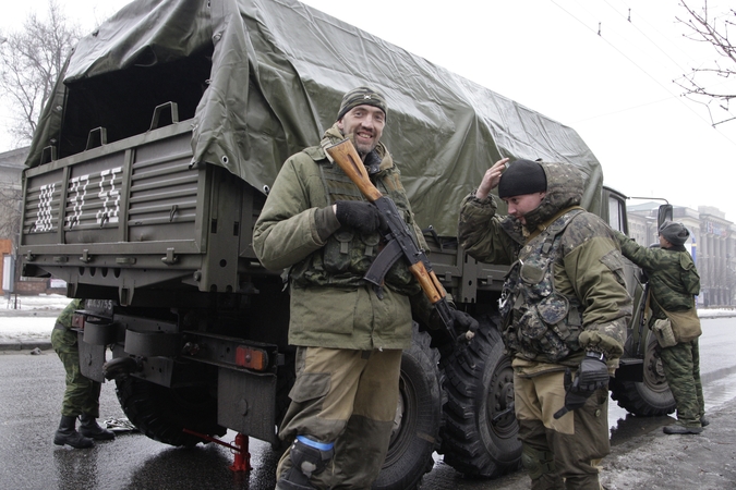 Donecke prorusiški separatistai gatvėmis varė belaisvius ukrainiečius