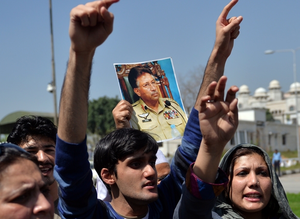 Pakistano eksprezidentui P. Musharrafui leista išvykti iš šalies