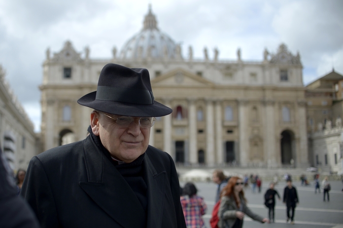 Popiežius pašalino iš pareigų jį kritikavusį konservatyvų JAV kardinolą