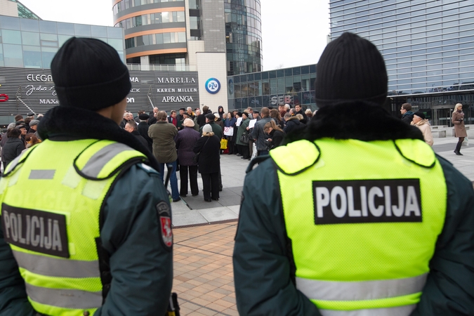 Statutinių pareigūnų ir valdininkų algų klausimai turėtų būti sprendžiami kartu