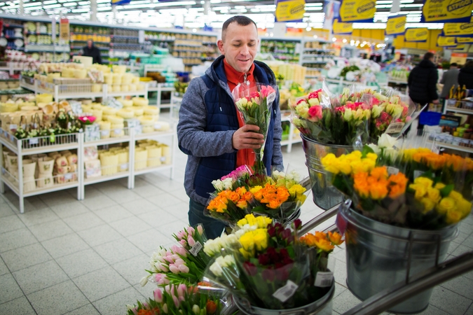 Moterims dovanoja ne tik gėlių ar saldumynų, bet ir knygų