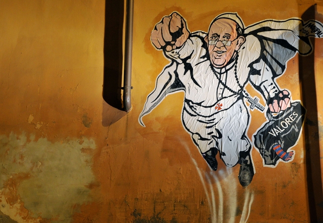 Romos grafitininkas pavaizdavo popiežių Pranciškų kaip supermeną