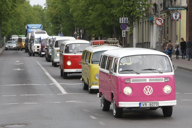 Uostamiesčio gatvėse – spalvingi "vabalai" ir burbulų fiesta