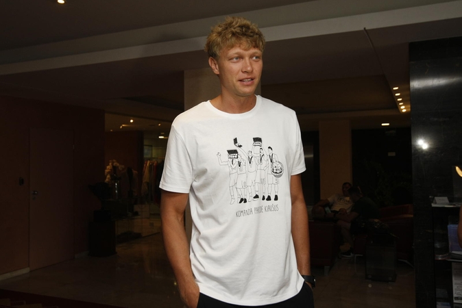 Krepšininkas M. Kuzminskas oficialiai pasirašė sutartį su „Olympiacos“