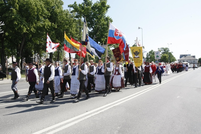 Pasibaigusių tradicinių šv. Antano atlaidų kulminacija – kleganti eisena
