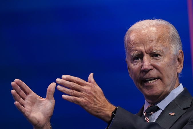 J. Bidenas: D. Trumpą "diskvalifikuoja" nesugebėjimas suvaldyti pandemiją