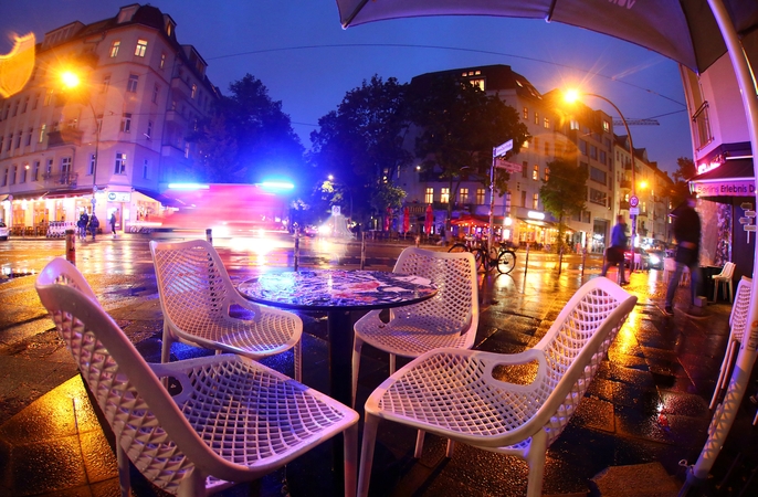 Berlyno teismas panaikino nurodymą restoranams ir barams užsidaryti 23 valandą