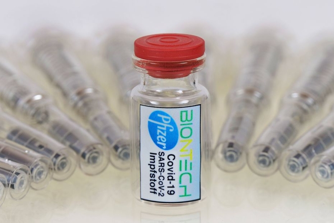 ES padvigubino „BioNTech/Pfizer“ vakcinos užsakymą