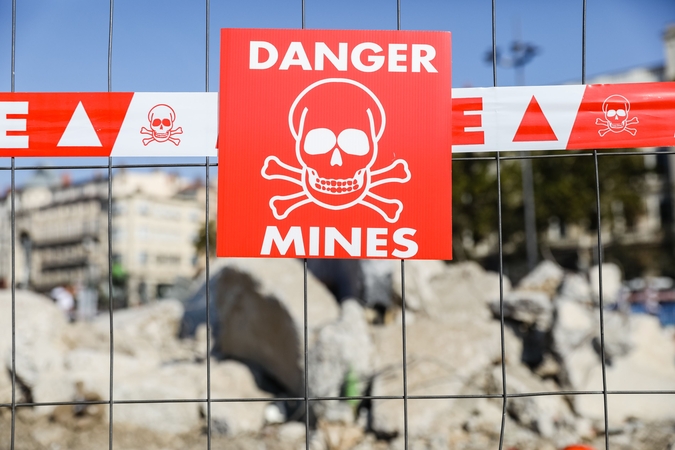 Pasaulinė grupė smerkia JAV sprendimą suteikti Ukrainai priešpėstinių minų
