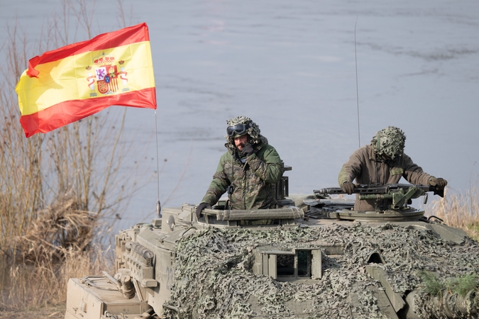 Ispanija dviem milijardais eurų didina gynybos išlaidas
