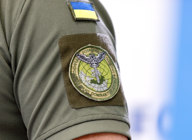 Ukrainos atsakas: atakavo Rusijos karinį aerodromą, pastotę ir naftos saugyklą