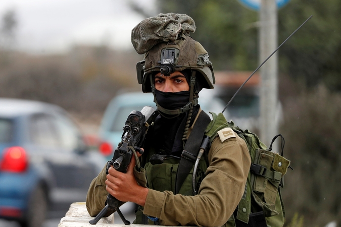 Palestiniečių pareigūnas pradėjo šaudyti į Izraelio kariškius ir buvo nušautas