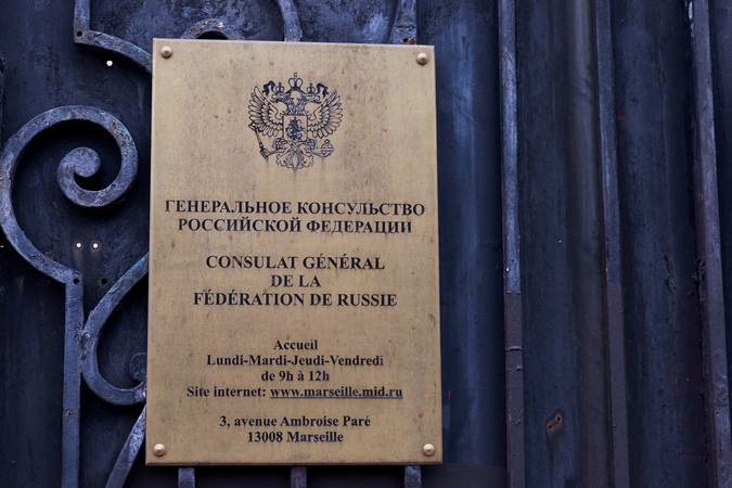 Du prancūzų mokslininkai prisipažino surengę išpuolį prieš Rusijos konsulatą