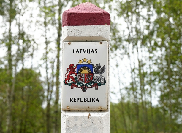 Latvijoje vyras su vaiku irklente perplaukė Zilupės upę į Rusiją