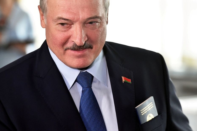 A. Lukašenka: visus veltėdžius reikia priversti dirbti, kad jie neprotestuotų