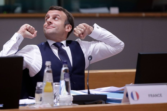 E. Macronas ragina prancūzus per Kalėdas būti dvigubai budrius