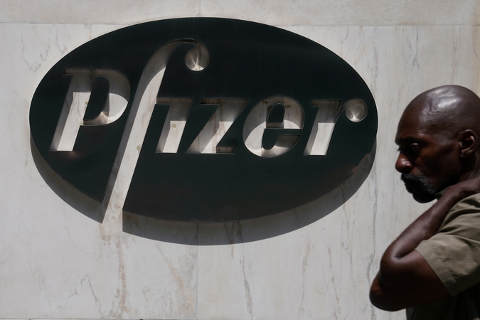 „Pfizer“ ir „BioNTech“ pradėjo vakcinos nuo COVID-19 bandymus