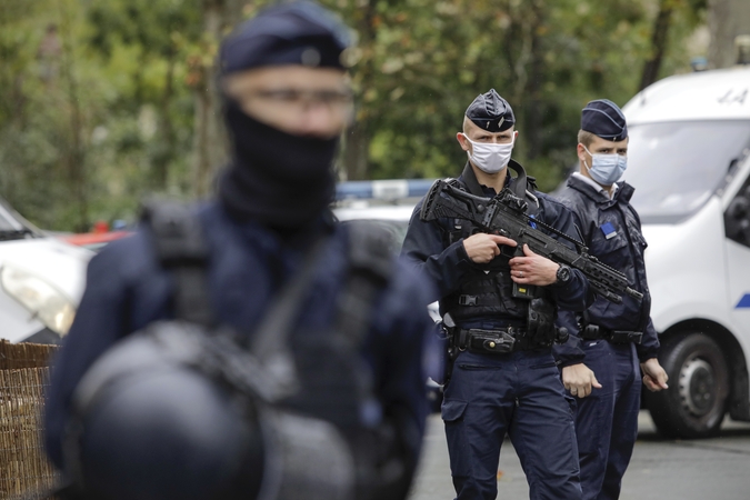 Tyrėjai aiškinasi spėjamo Paryžiaus užpuoliko tapatybę