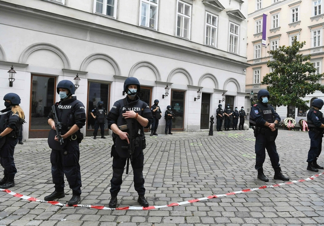 Dėl atakos Vienoje austrų policija sulaikė 14 asmenų