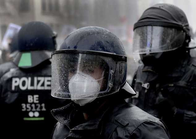 Prokuroras: Tryre 4 žmones mirtinai sužalojęs asmuo galbūt turi „psichiatrinių problemų“ 