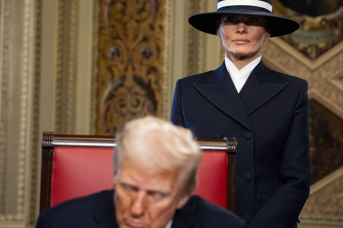 Išanalizavo Melanios Trump portretą: galia ir dalykiškas nusiteikimas