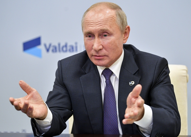 V. Putinas sako asmeniškai leidęs gydyti apnuodytą A. Navalną Vokietijoje