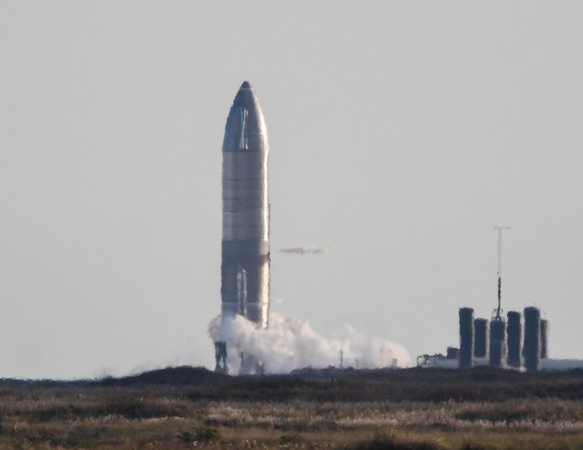 „SpaceX“ raketos bandymas atšauktas iki paleidimo likus vos vienai sekundei