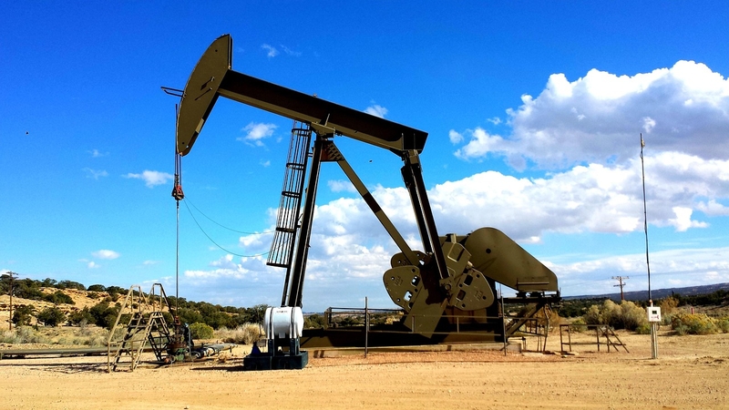 OPEC šalims paskelbus apie rekordinį gavybos didinimą, smarkiai krito naftos kaina