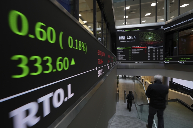 Europos akcijos atsigauna po keturių nuostolingų dienų, ruošiamas atsakas JAV