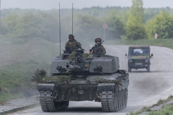 Britų kariai gali papildyti NATO misijas Balkanuose